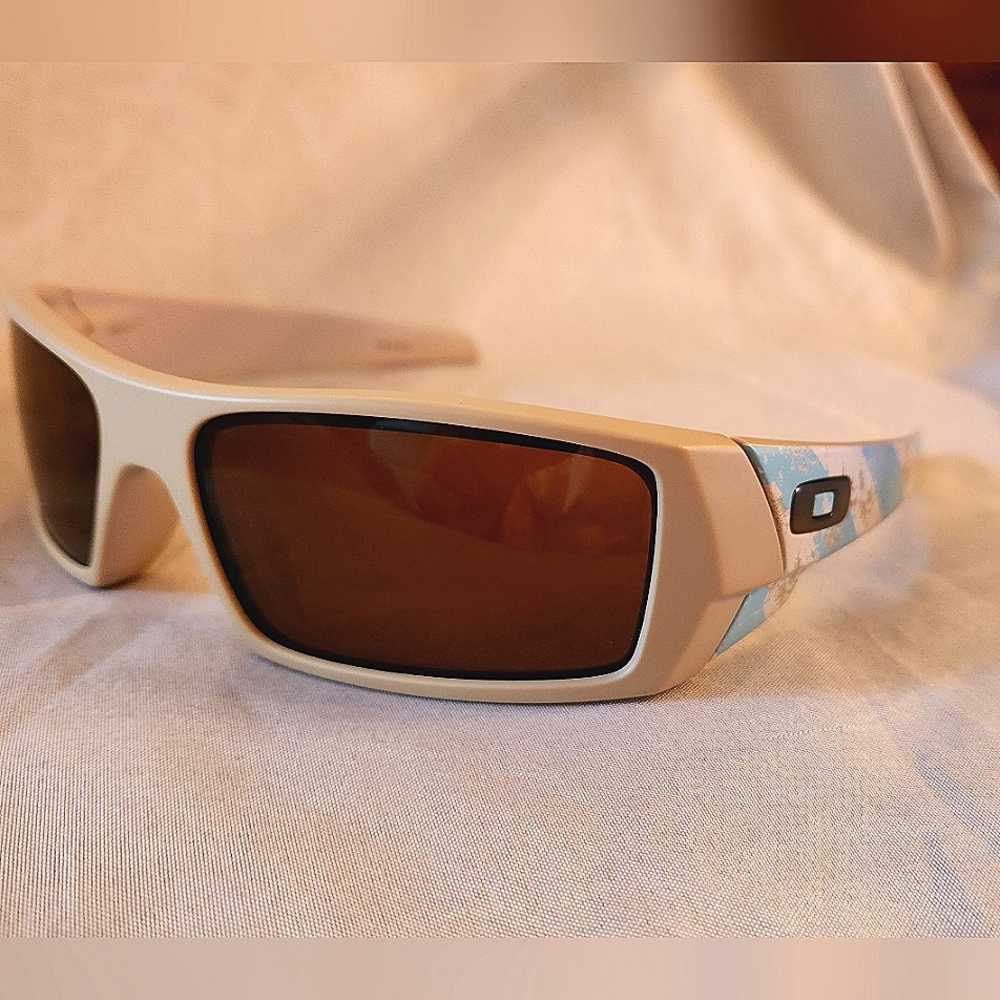 OAKLEY GASCAN FLYING TIGER MATTE SAND/DARK BRONZE Sunglasses